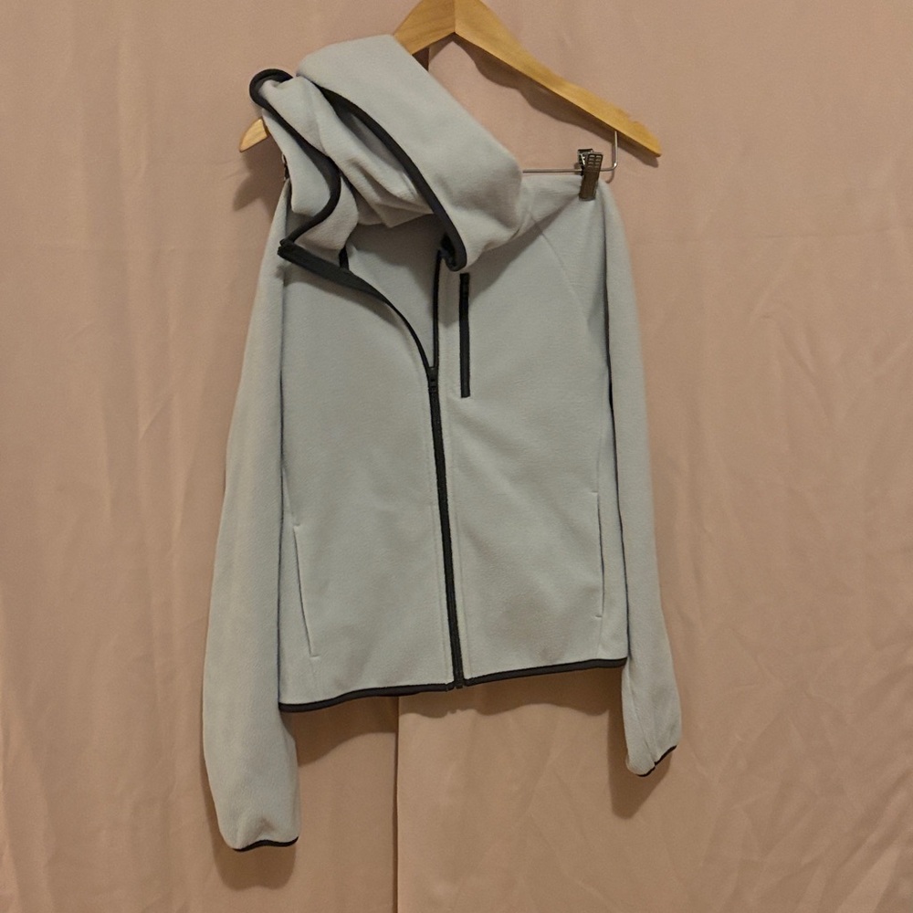 Uniqlo Women's Light Gray Ski Jacket